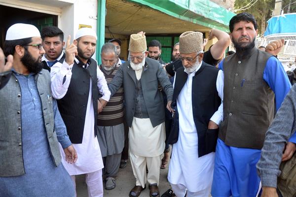 Syed Ali Shah Geelani offers congregational Friday prayers after 8 years