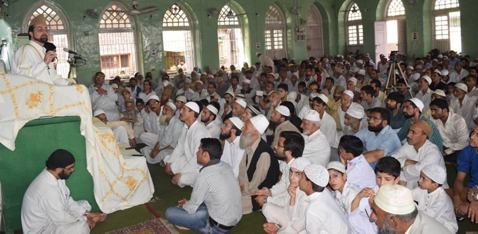 Mirwaiz asks people to show magnanimity in Ramazan