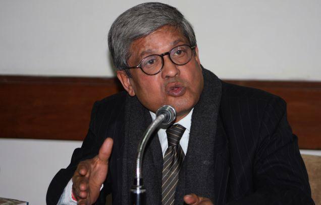 JK govt should set Geelani free: Padgonkar