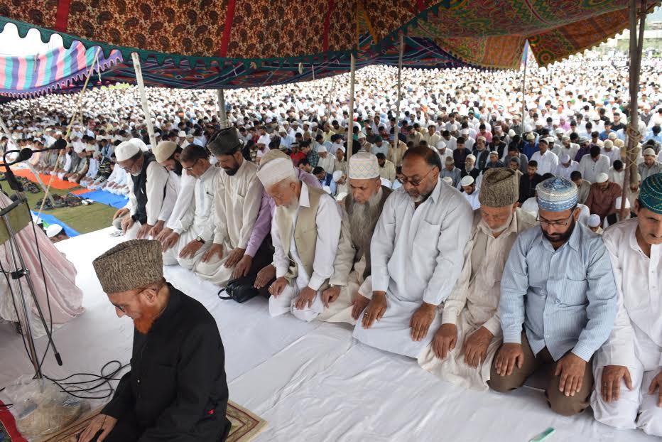 Mirwaiz barred from leading Eid prayers at Eidgah