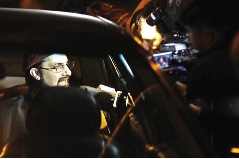 Mirwaiz led delegation leaves for Delhi to attend Eid Milan