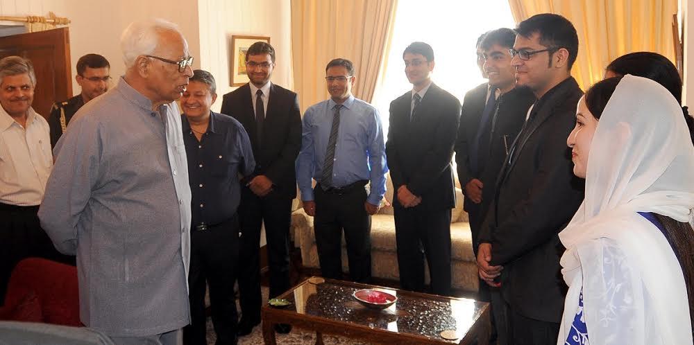 Guv reviews situation at Baltal Base Camp