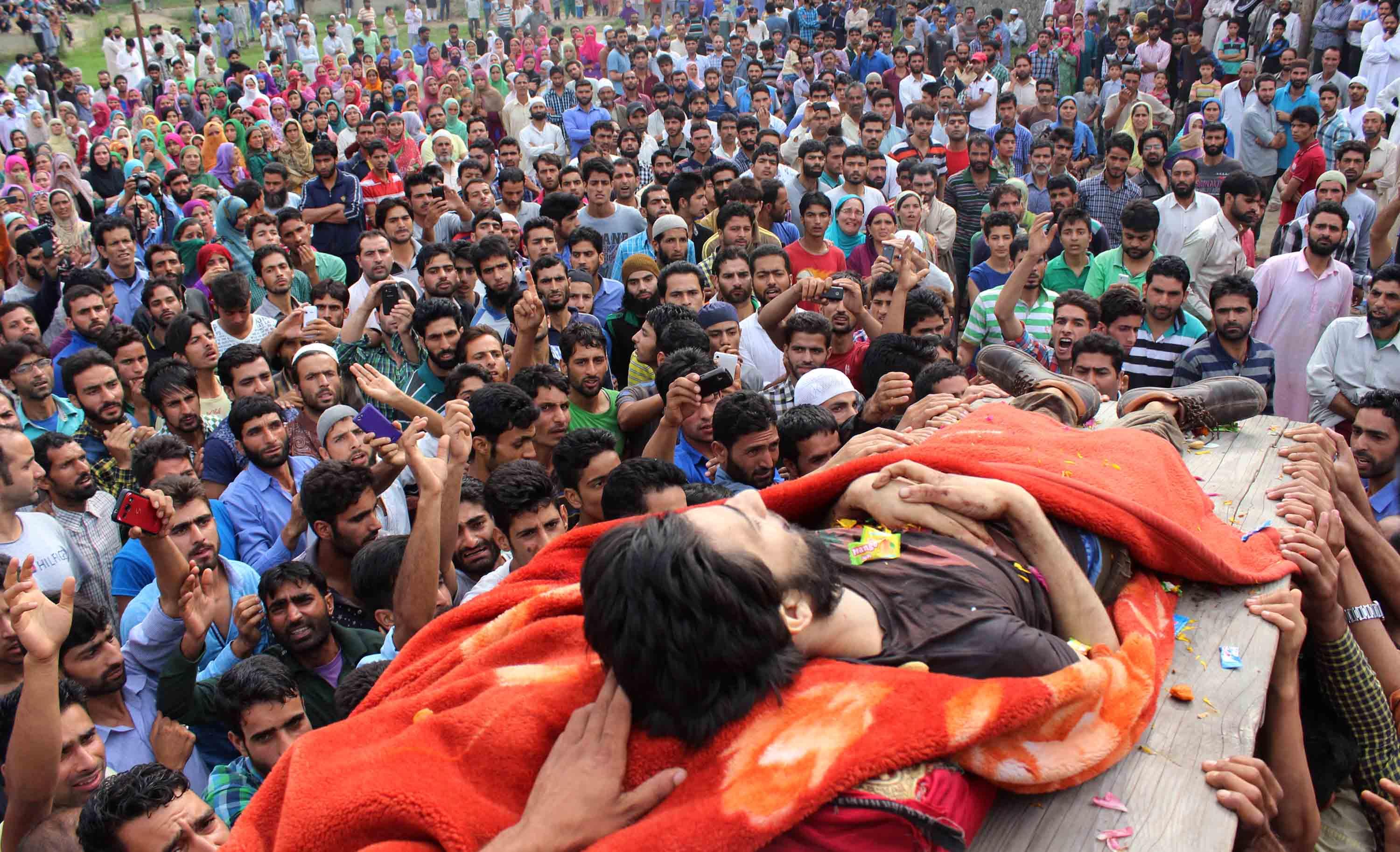 2 youth injured in police firing on funeral of slain militant in Pulwama