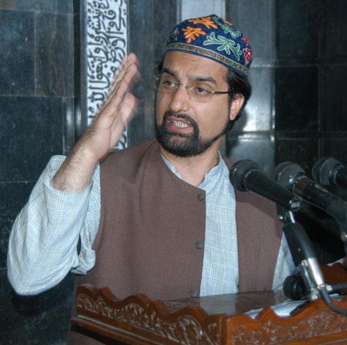 Mirwaiz calls for shutdown on August 15