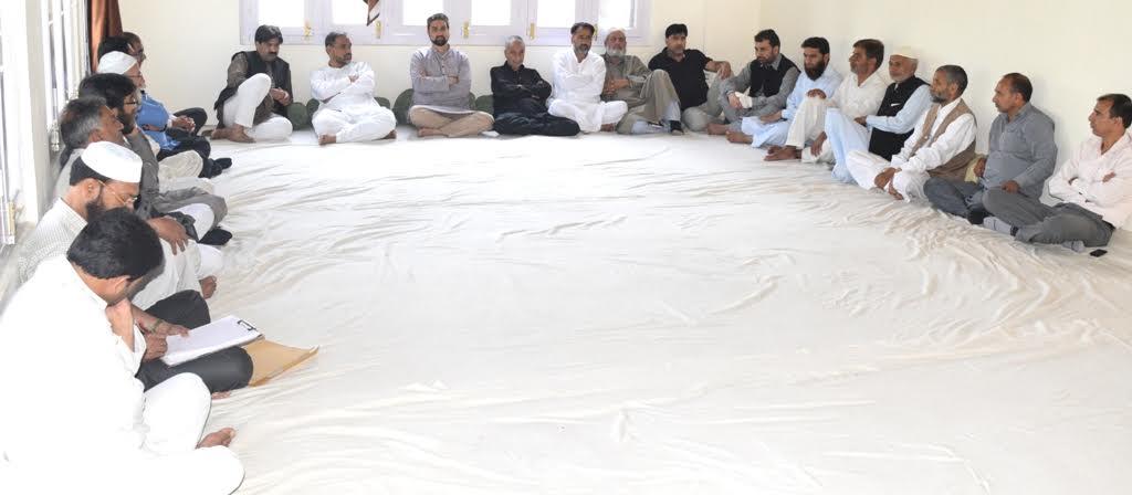 Mirwaiz holds executive meet, discusses present situation