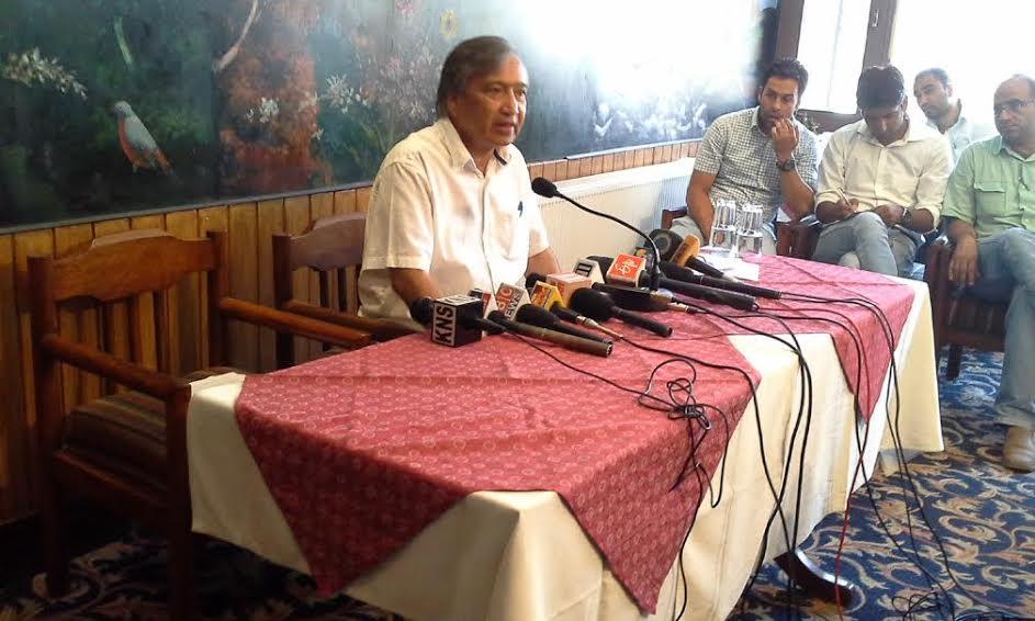 Government doing injustice with the labour class and poor people: Tarigami