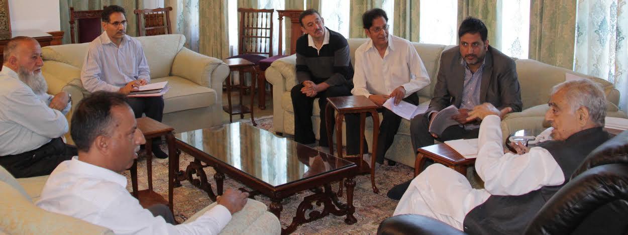 Market branded Kashmir Handicraft that turn buyer’s head: Mufti