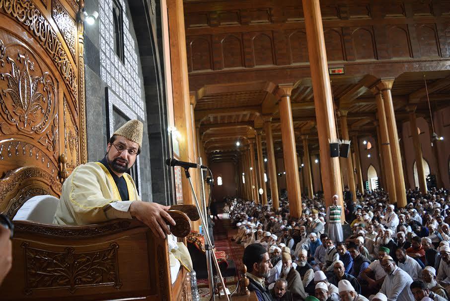 Govt raking up petty issues to shield K-Issue: Mirwaiz