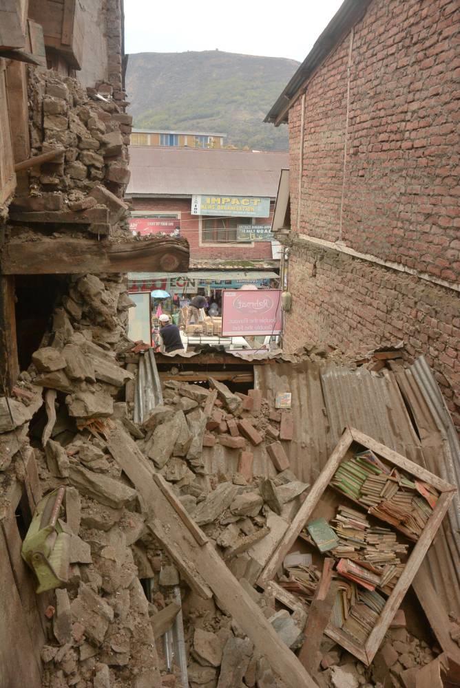 3 killed in JK, 16 injured in massive earthquake