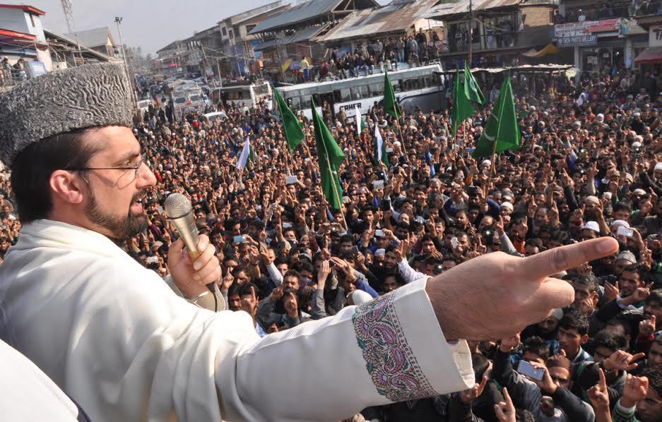 New Delhi can’t woo Kashmiri people by extending economic doles: Mirwaiz