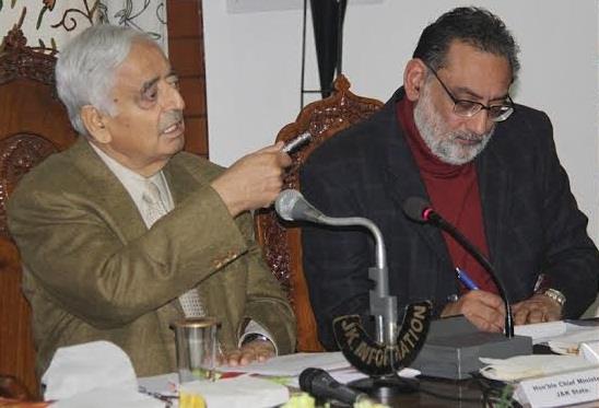 CM holds meeting with DCs, HoDs of Kashmir region