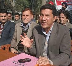 Regularize daily wagers, release 6% DA, revoke ban on private tuition: Qayoom Wani to government