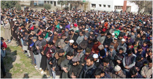 Hundreds offer funeral prayers in-absentia for LeT militants