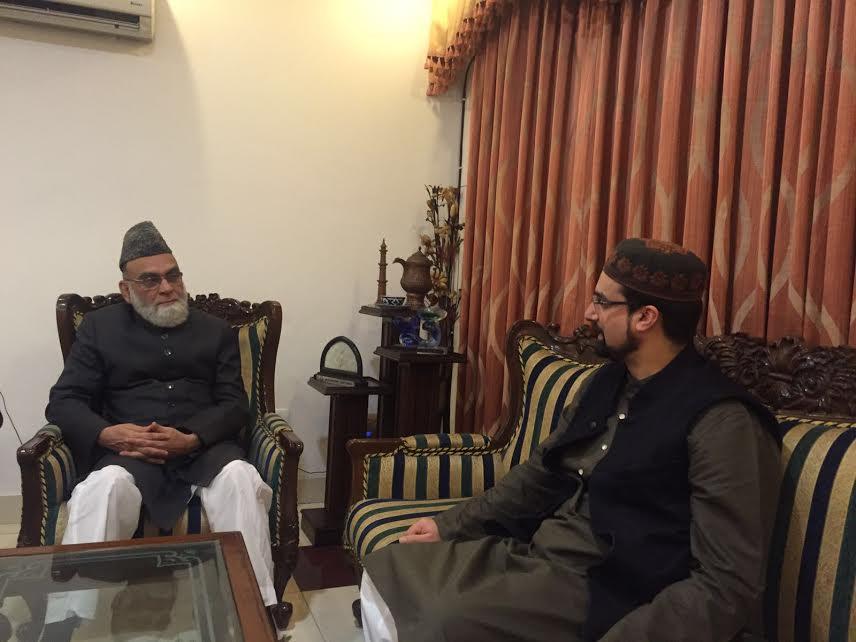 Mirwaiz meets Mulsim leaders in New Delhi