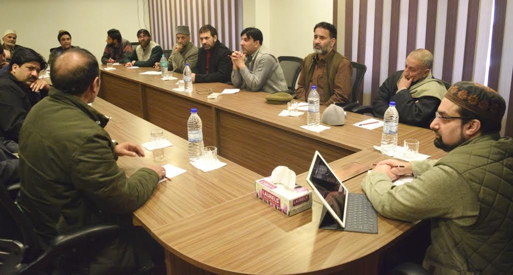 Mirwaiz concerned over HR violations in Kashmir