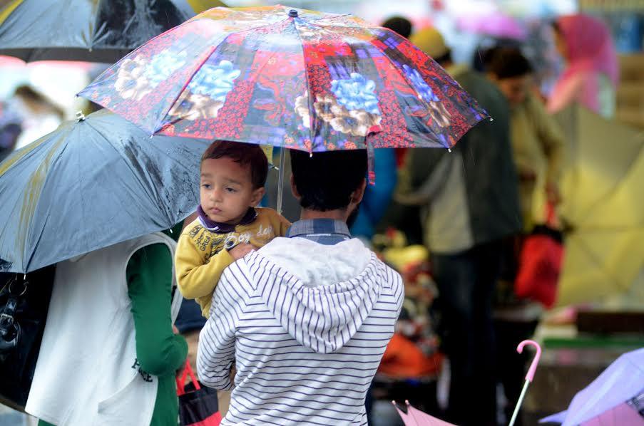 Incessant rains disrupt normal life in Valley