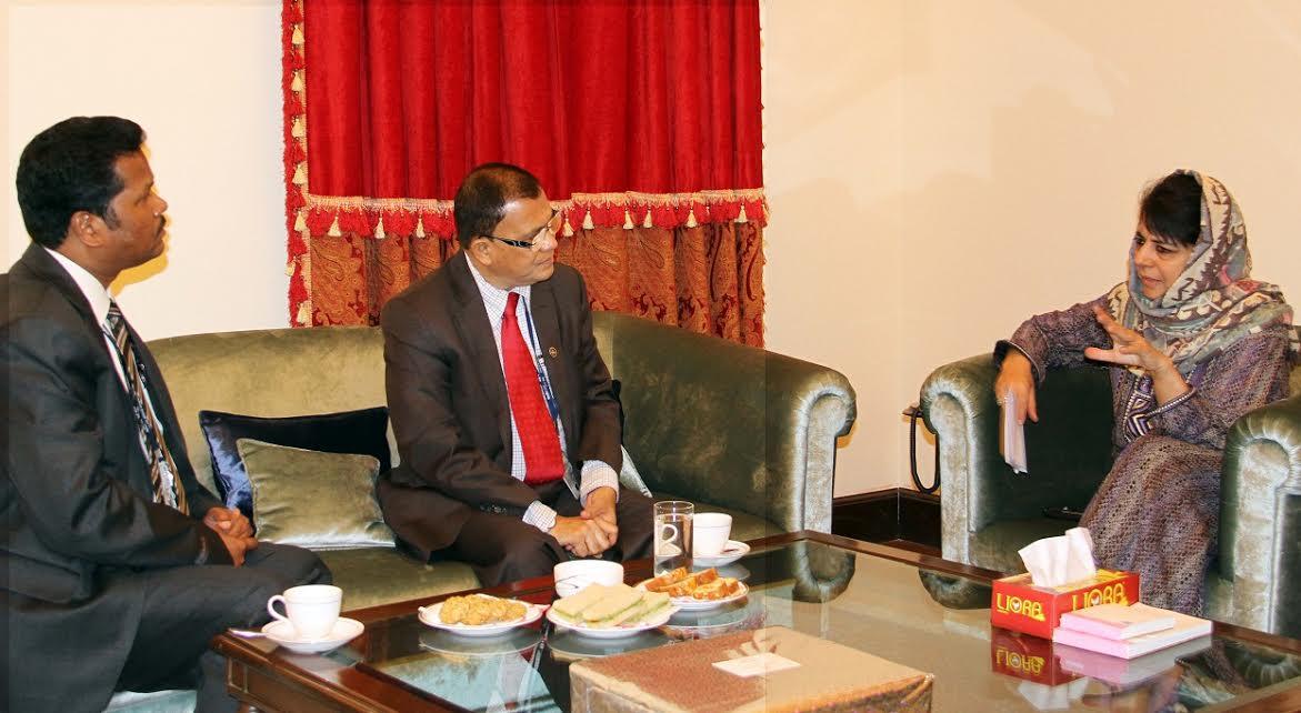 Dy Gov RBI calls on Mehbooba