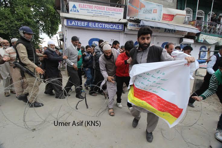 Authorities impose restrictions in Lal Chowk, foil JKLF’s funeral prayers
