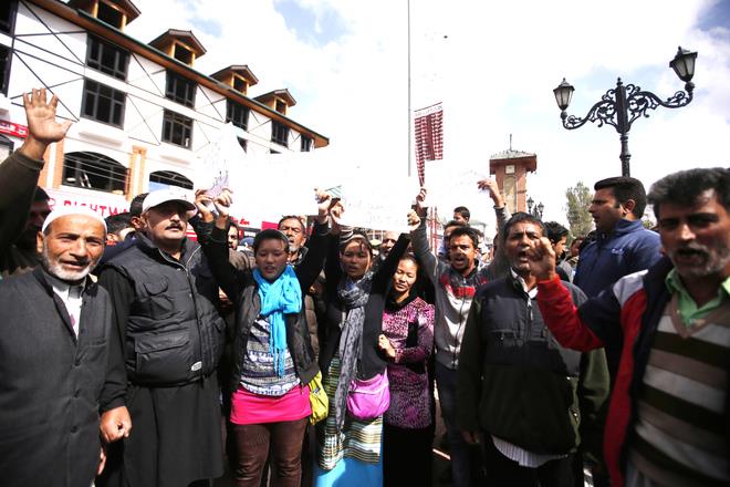 Street vendors protest against Govt