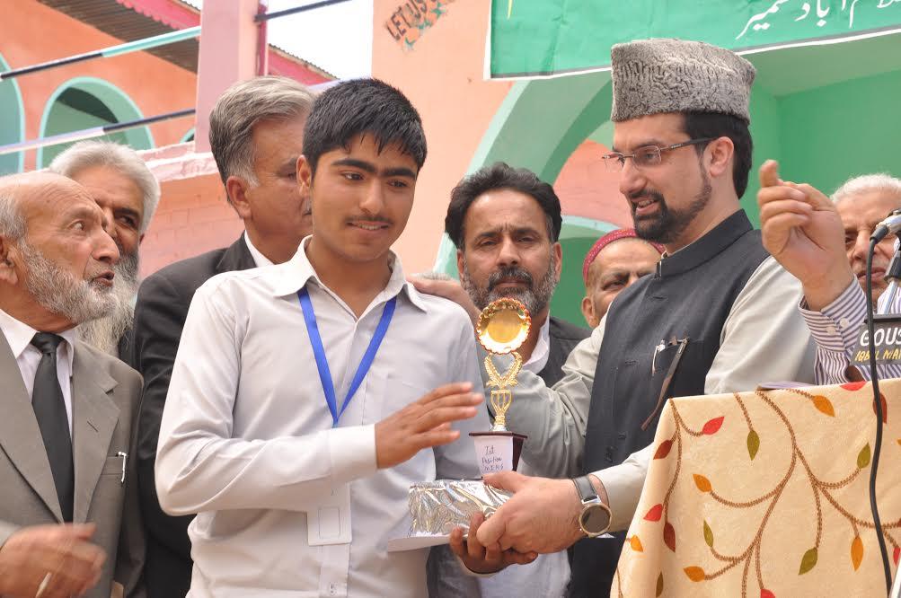 Sainik, satellite colonies for Kashmiri Pandits unacceptable: Mirwaiz