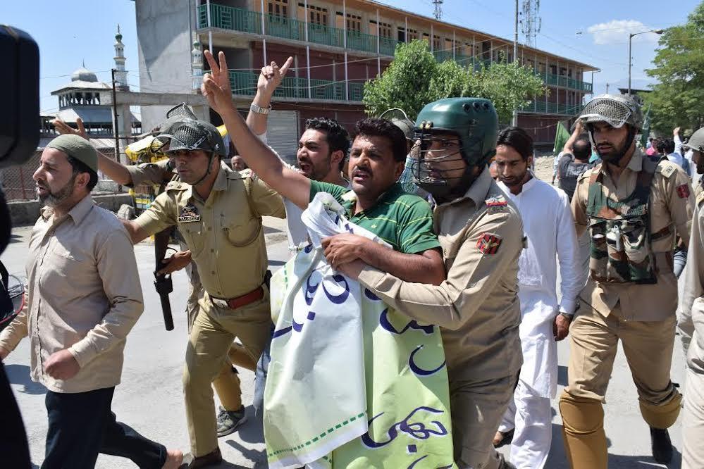 Hurriyat to oppose anti-people steps: Mirwaiz | KNS