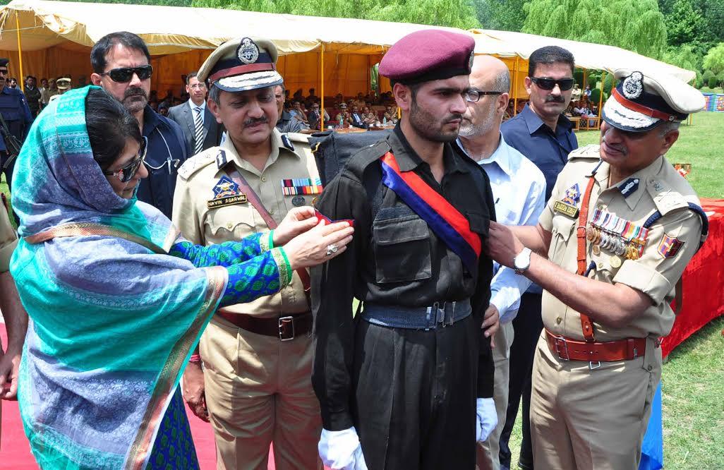 Attune to Govt’s policy of compassion: Chief Minister to police