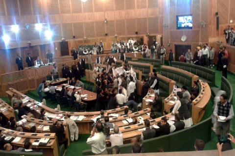 Amid opposition uproar, Govt holds SRO-105