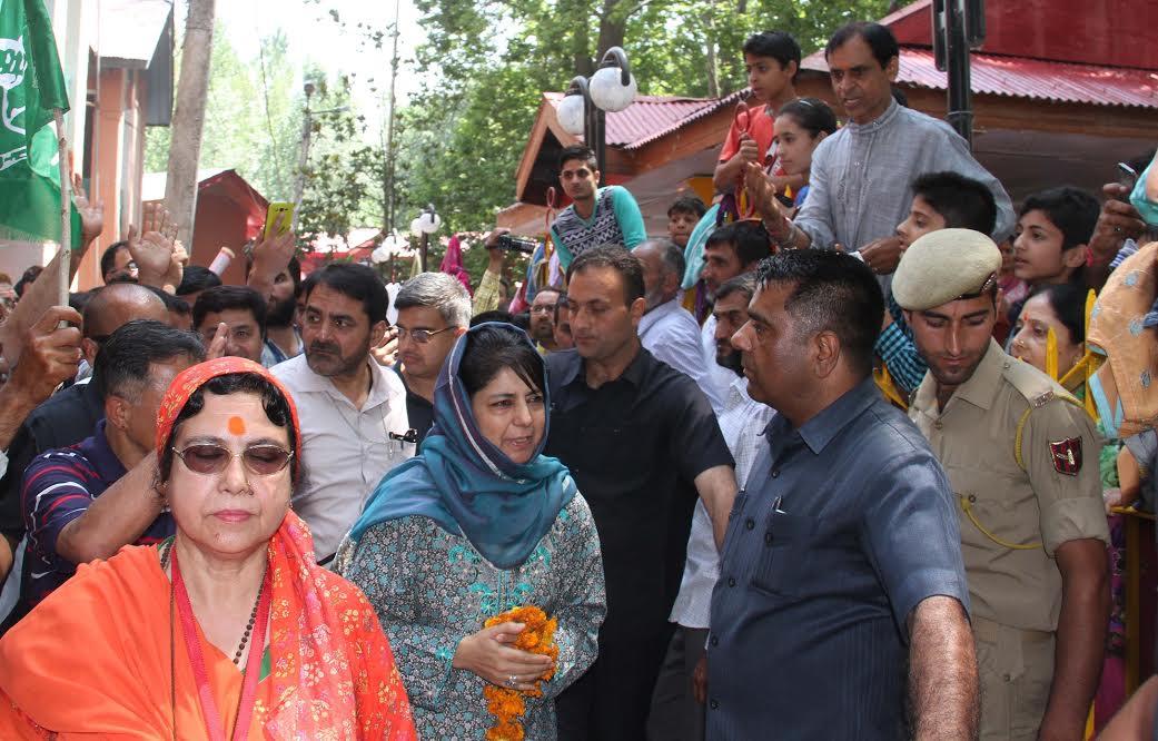 CM visits Kheer Bhawani, offers personal felicitations to devotees