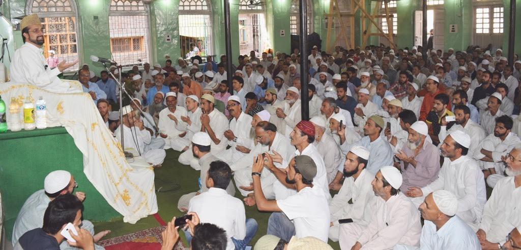 Mirwaiz demands immediate scrap of anti-Kashmir industrial policy