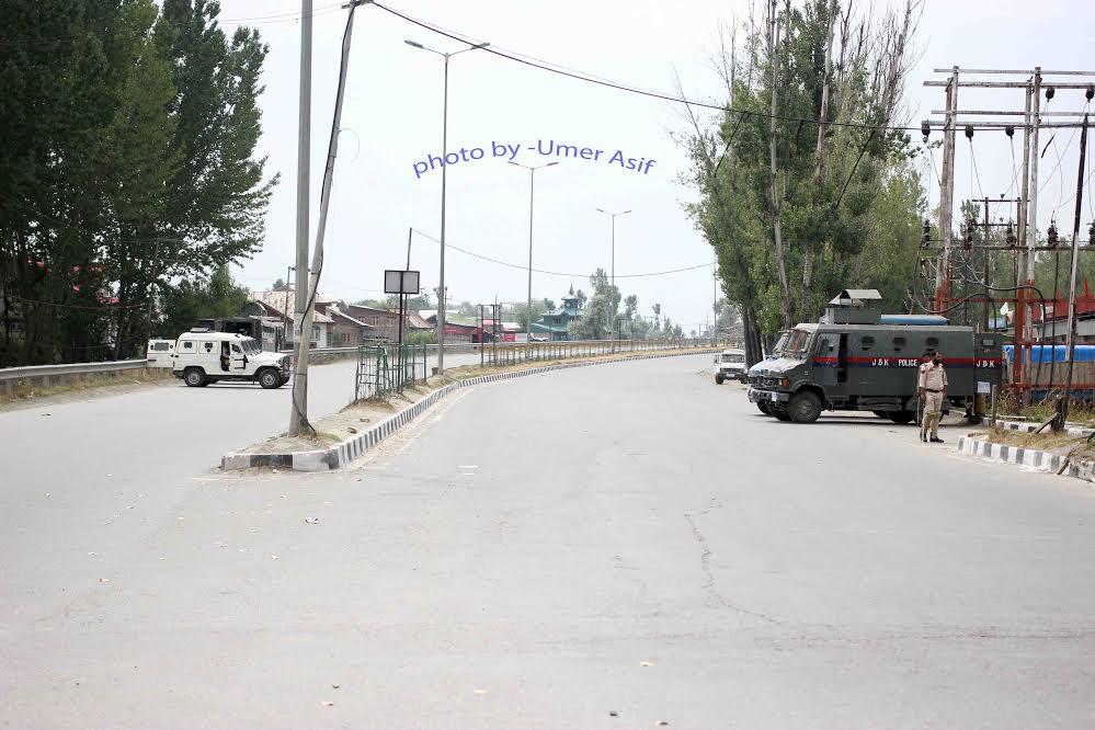 Amid curfew, strike, pro-freedom slogans reverberate in Srinagar Masjids