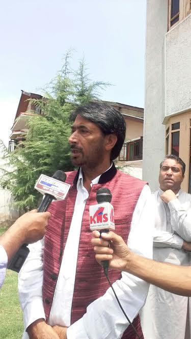 People showing resentment against present regime: G A Mir