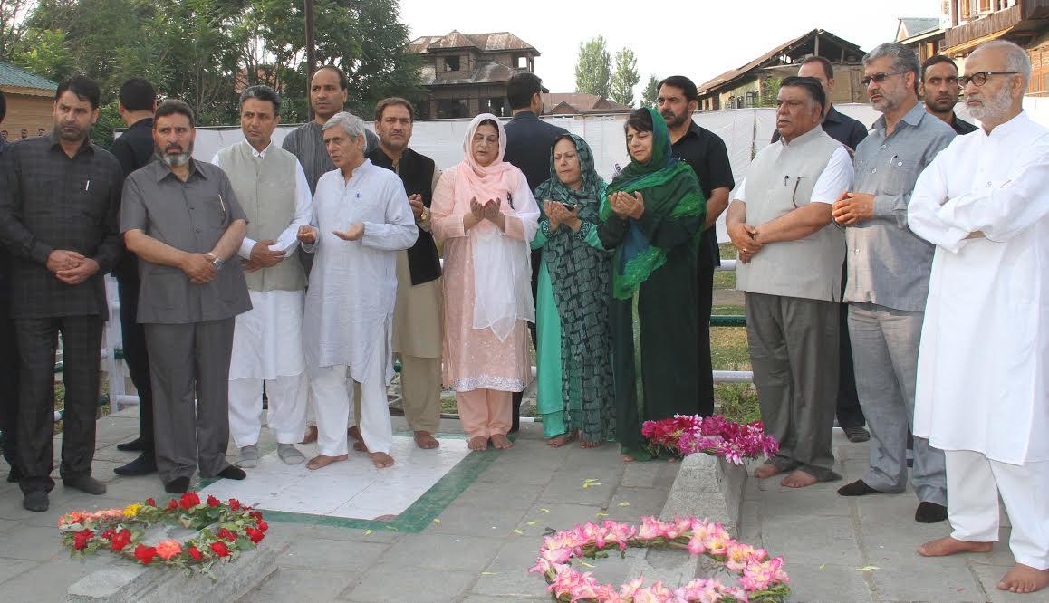 CM lays wreath at martyrs’ graveyard