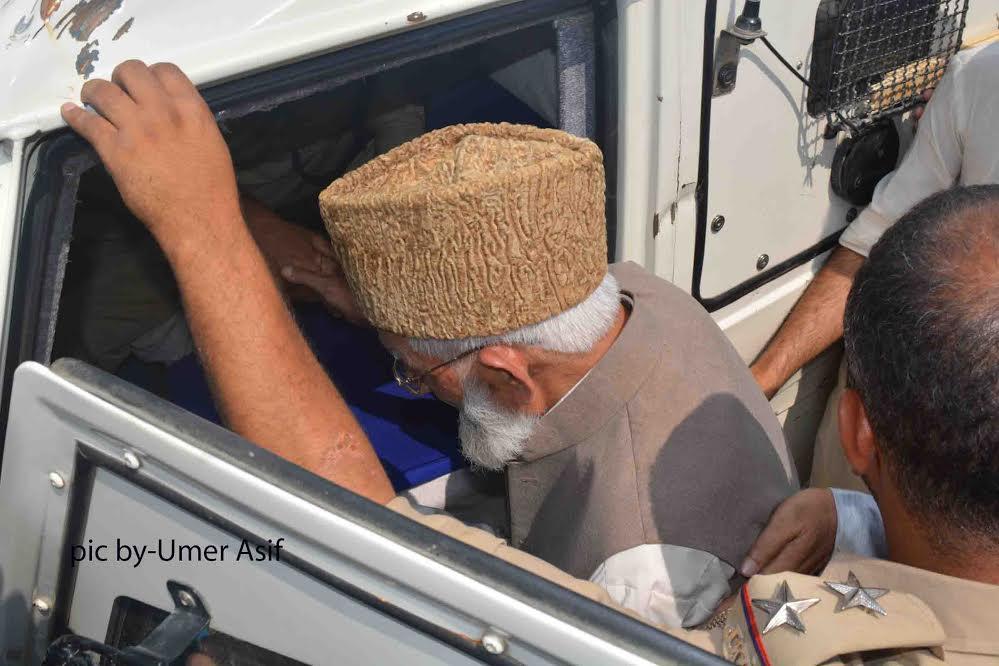 Police arrests Geelani, lodges him in police post Humhama
