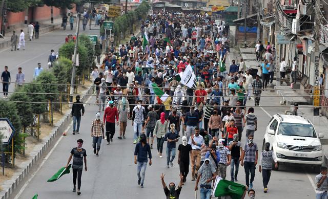 South Kashmir protests against police’s nocturnal raids