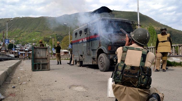 30 injured as Forces clash with civilians in Baramullah