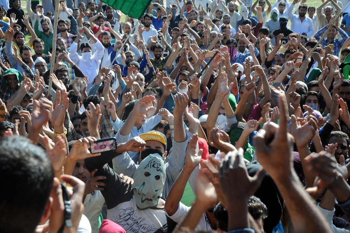 Shutdown, clashes continue on 62nd day in Valley