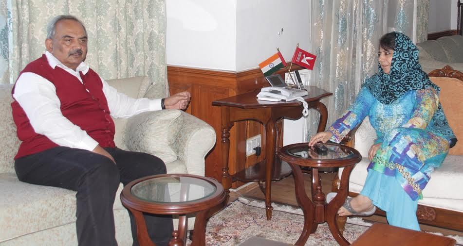 Union Home Secretary calls on CM, Guv