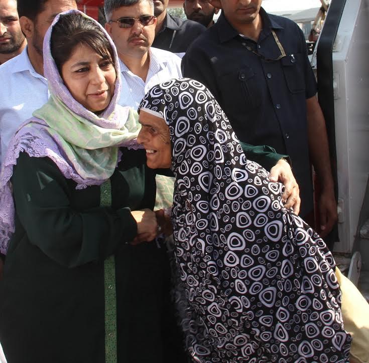 CM receives first batch of Hajj pilgrims at Sgr airport