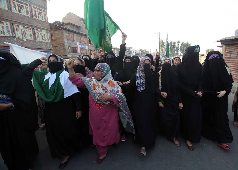 Kashmir shuts on 81st consecutive day