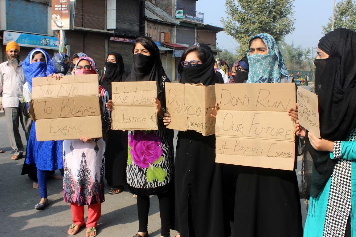 Students protest at Pantha Chowk, Pulwama, Lal Chowk