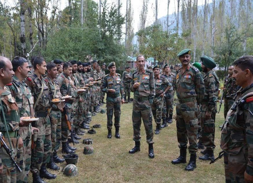 Army commander reviews security in Kashmir