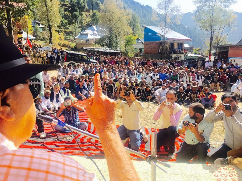 Dr. Farooq visits LoC Zero Line