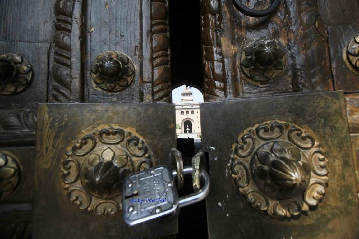 Mirwaiz detained on way to Jamia