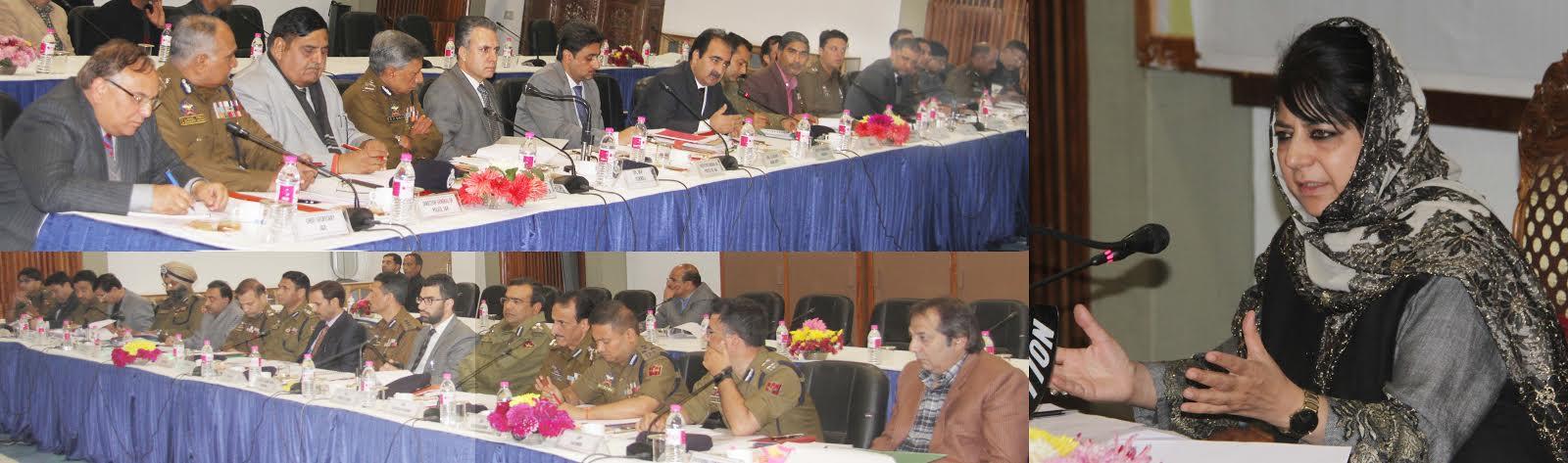 Reach out to people, heal their wounds: CM tells officials