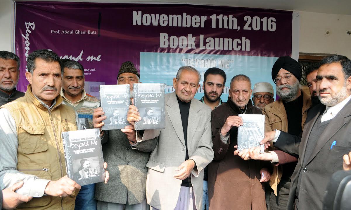 Prof Bhat asks mainstream, separatist leaders to join heads for K-resolution