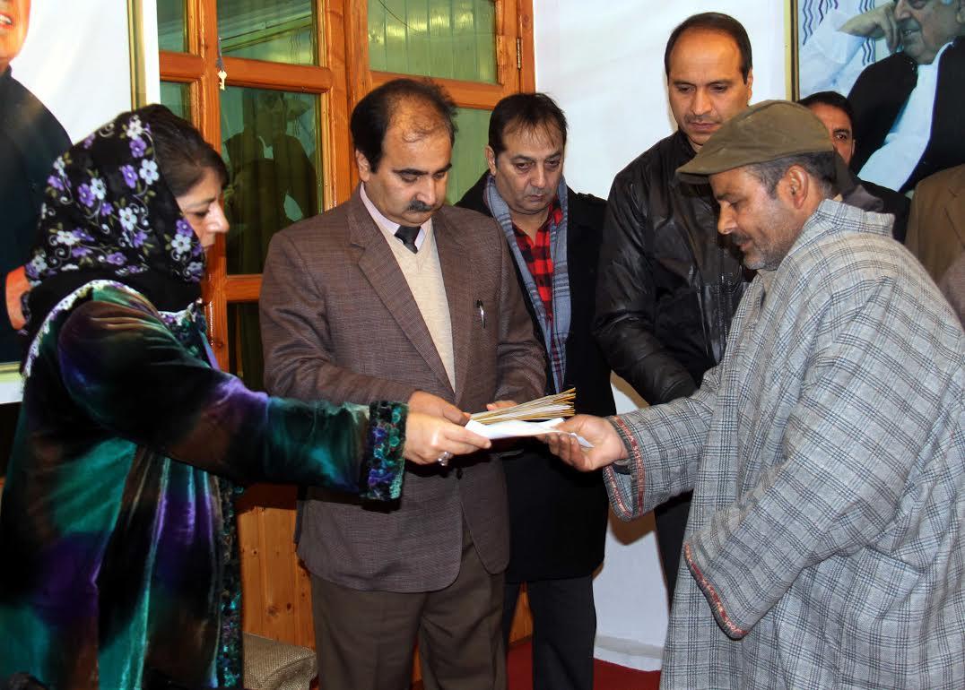 CM distributes relief among Buchwara fire sufferers