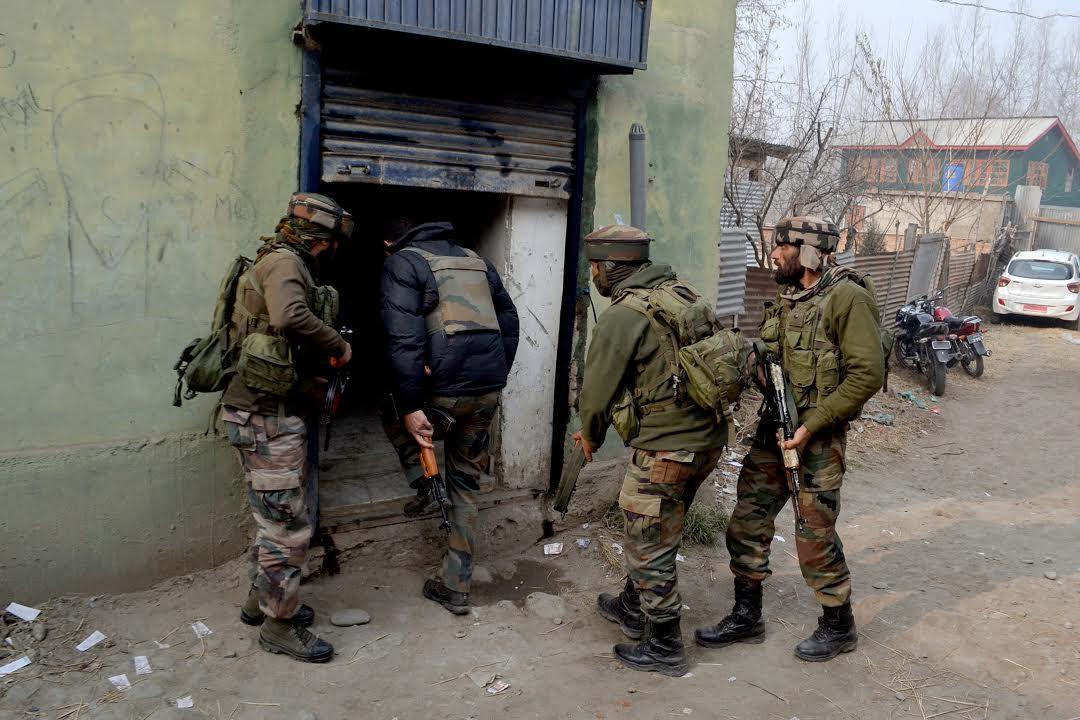 ‘Masked gunmen’ loot Rs 13.38 lakh from a bank in Pulwama