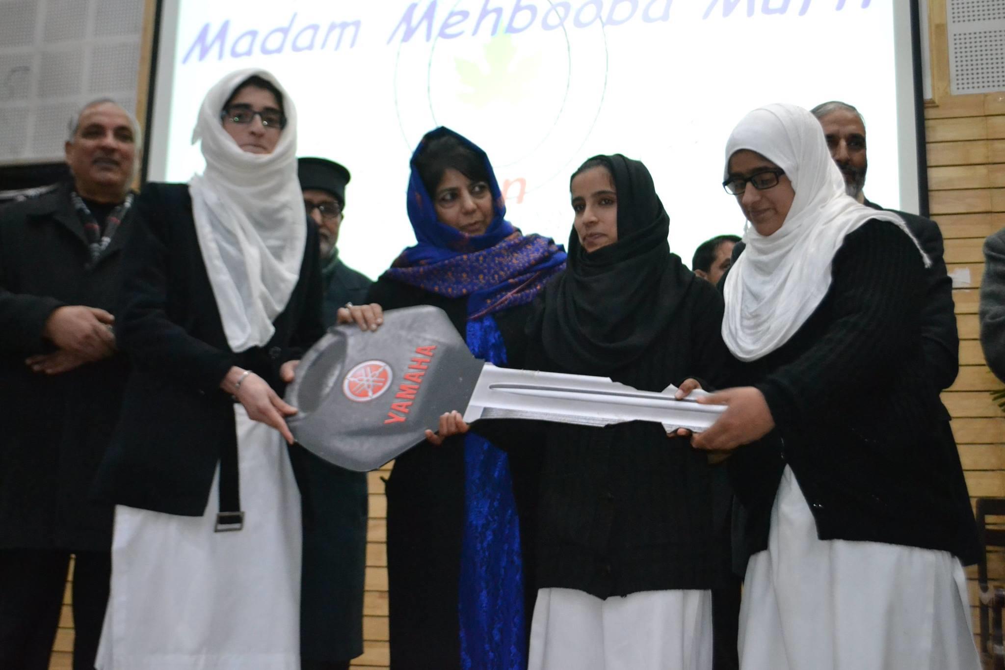 Dialogue without peace unfeasible: Mehbooba