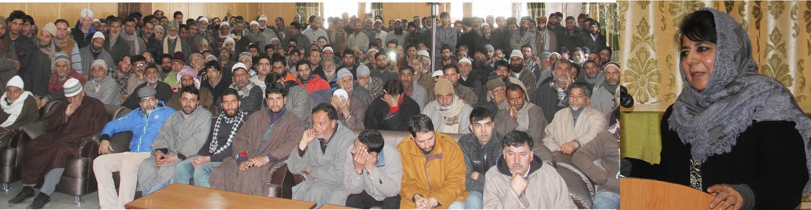 Mehbooba lays foundation of Rs 25 cr Trenz bridge, Rs 15 cr Rohmo bridge