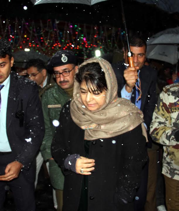 CM reviews post-snowfall situation in Kashmir